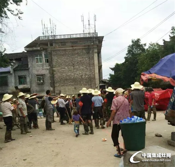 洪水無情人有情，松雅集成灶為龍山洪災(zāi)獻(xiàn)愛心