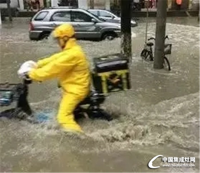 優(yōu)格：酷暑暴雨天，你的一份外賣是如何送到的？