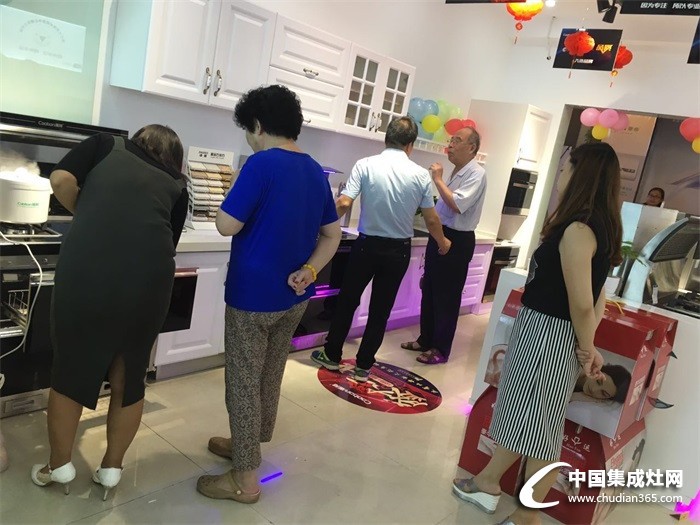 與國同慶！潮邦集成灶洛陽專賣店正式試營業(yè)