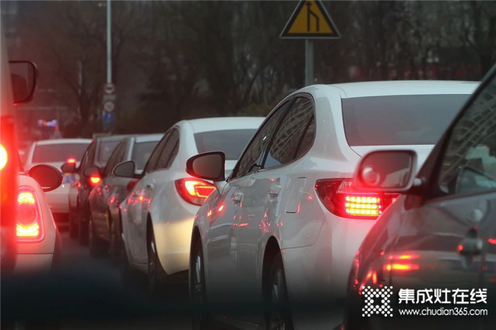 廚房”堵車“怎么辦，找萬事興集成灶一招制“堵”超簡單！